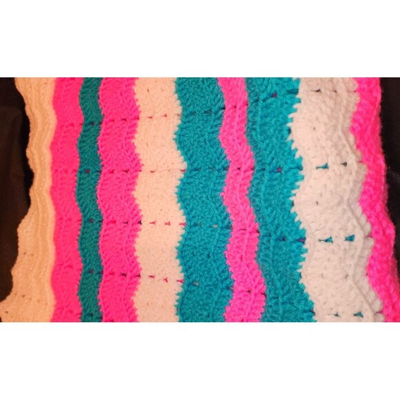 Handmade Crochet Afghan Blanket Pink/White/Blue Wave Pattern Throw New - Picture 4 of 8